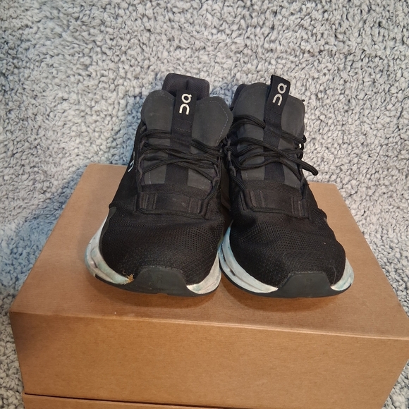 On Running Black and White Men's Sneakers - Picture 4 of 7